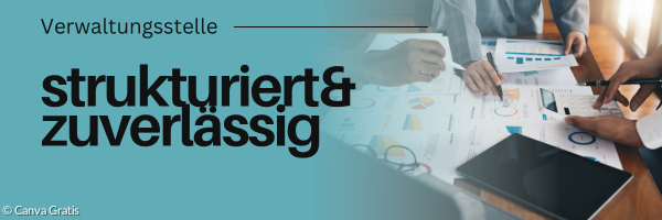 Tisch mit verschiedenen Personen außenherum, von ihnen sieht man nur Hände. Auf dem Tisch sind verschiedene Unterlagen zu sehen.
